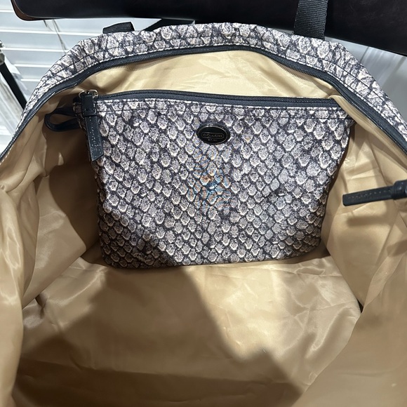 Vintage, no longer produced so hard to find EXTRA LARGE Coach weekender bag! - Picture 9 of 14